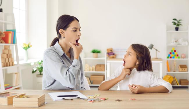 Workshop "Hoe werkt de stem?" © Workshop "Hoe werkt de stem?" - Shutterstock 2152029159